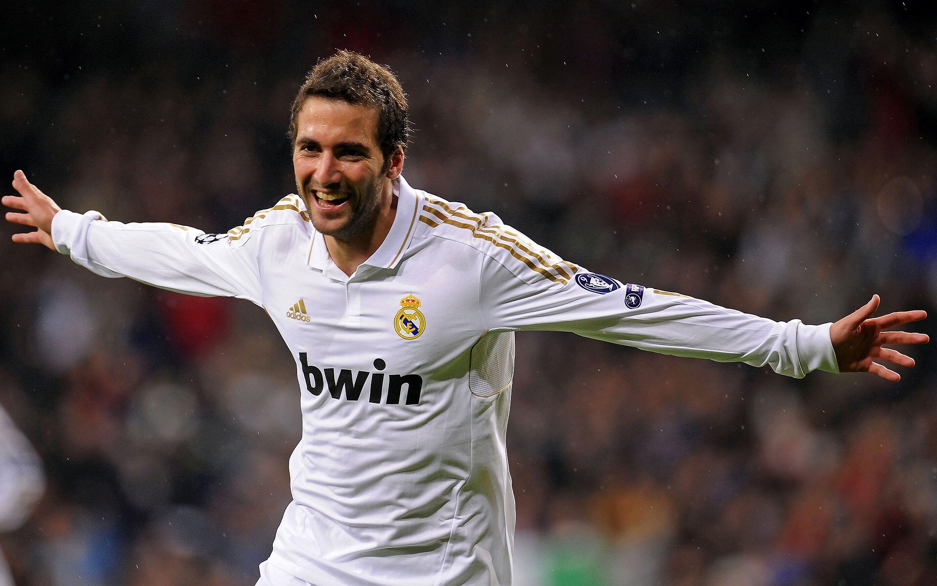 《Uzi:从无名到传奇,电竞梦想永不止步》,uzi在电竞圈的地位